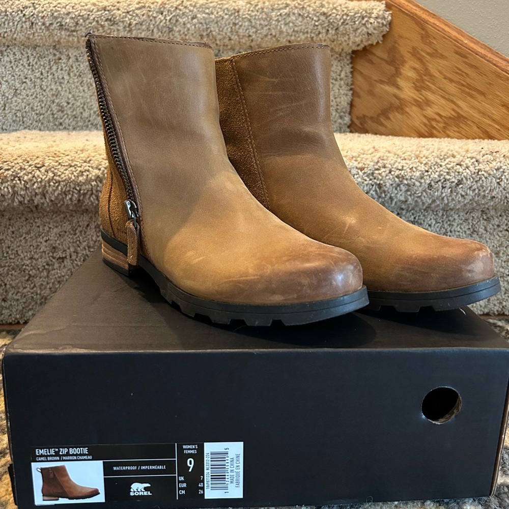 Sorel Emelie Zip Booties